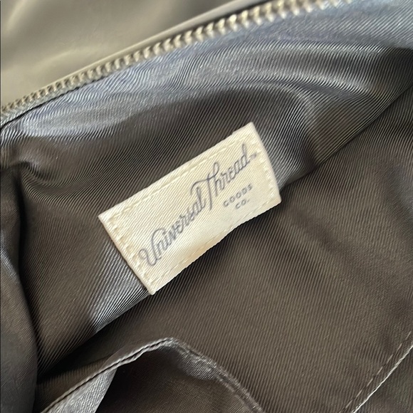 Universal Thread Gray Crossbody Bag - Picture 4 of 6